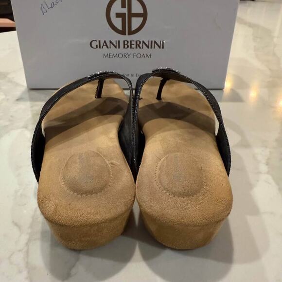 Giani Bernini Ronnah Memory Foam SlipOn Thong Sandals Womens 8M Medallion Black - Picture 2 of 9